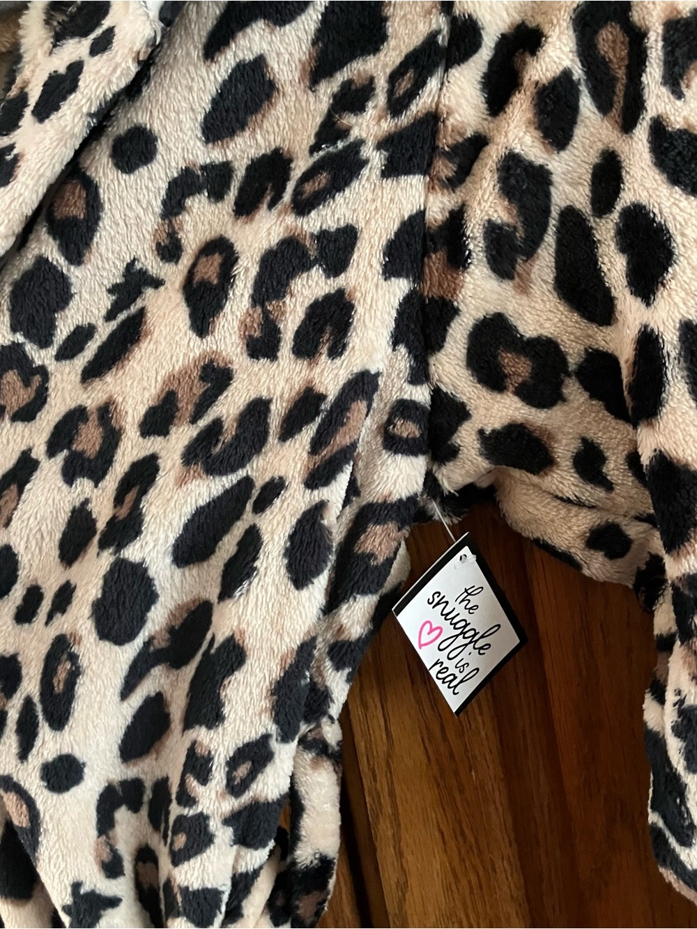 **SOLD**Soft Leopard Plush Robe - Picture 6 of 8